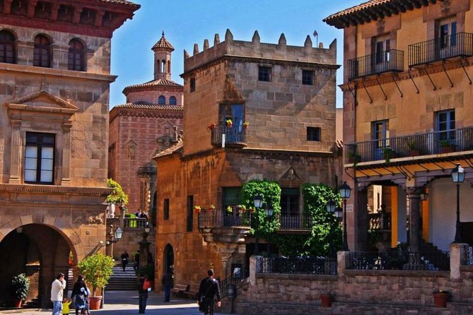 Poble Espanyol Private Tour in Barcelona With Pick up and Drop off - Architectural Styles Represented