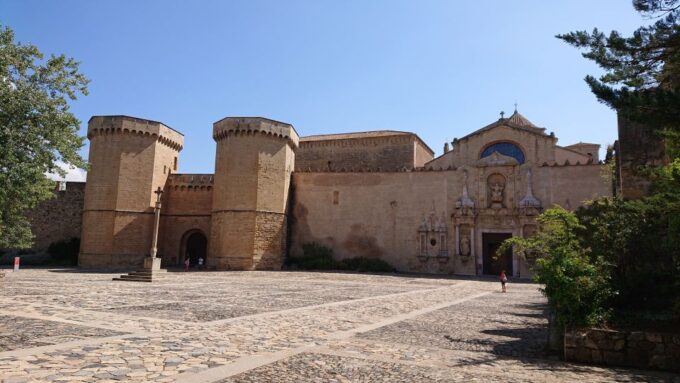 Poblet Monastery Tour - Monastery History and Architecture