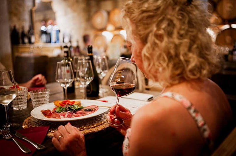 Poggio Ai Laghi: Tasting of Premium Wines, Oils & Vinegars - Overview of Poggio Ai Laghi Experience