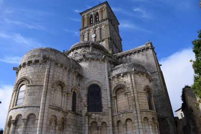 Poitiers and Its Region: Castle Tour (Driver + Souvenir + Wine) - Poitiers: Hypogée Des Dunes