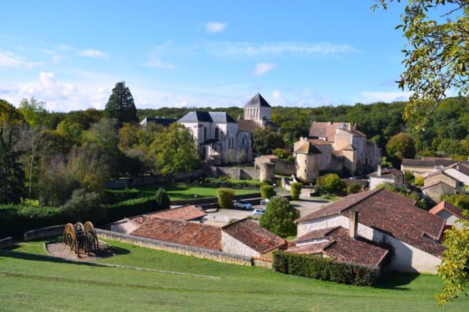 Poitiers and Its Region: Castle Tour (Driver + Souvenir + Wine) - Historical Heritage and Landscapes