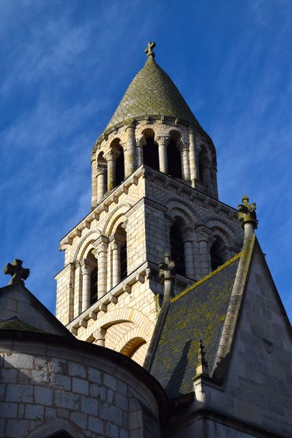 Poitiers and Its Region: Castle Tour (Driver + Souvenir + Wine) - Booking and Cancellation Details