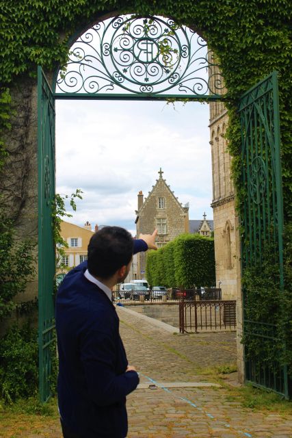 Poitiers: Guided City Walking Tour - Visit Saint-Pierre Cathedral