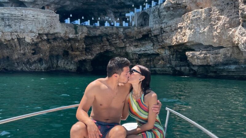 Polignano a Mare: Speedboat Cruise to Caves With Aperitif - Vessel and Crew