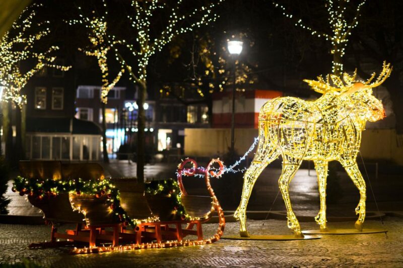 Polignano's Christmas Charm: A Festive Coastal Walk - Festive Lights in Centro