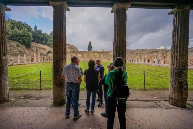 Pompei: Guided Tour and Pizza in Town - Guided Tour Experience