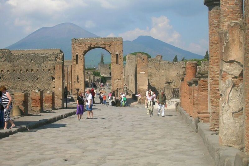 Pompei: Pompeii Private Tour With Skip-The-Line Entry - Key Points