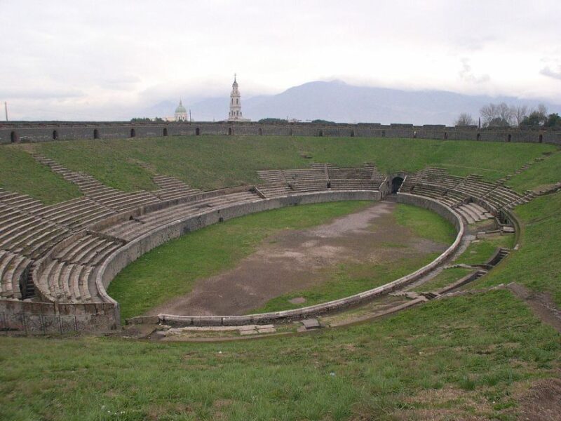 Pompei: Private Tour of Pompeii With Lunch & Wine Tasting - Explore Pompeii Ruins