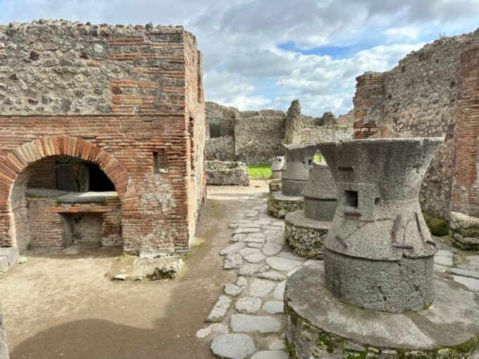 Pompeii All-Inclusive: Explore New and Old City With a Guide - Meeting Point and Pickup Locations