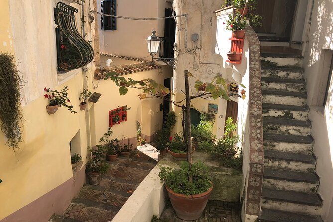 Pompeii and the Divine Amalfi Coast Private Tour - Exploring Pompeii