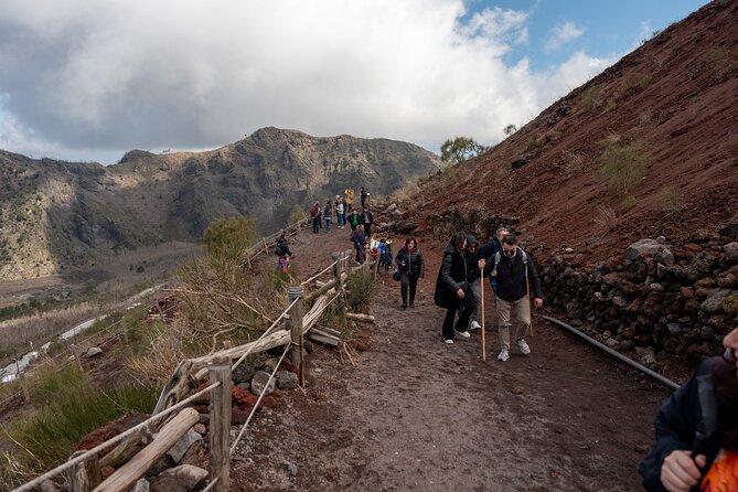 Pompeii and Vesuvius Small Group Tour From Sorrento With Pizza - Guide Proficiency and Experiences