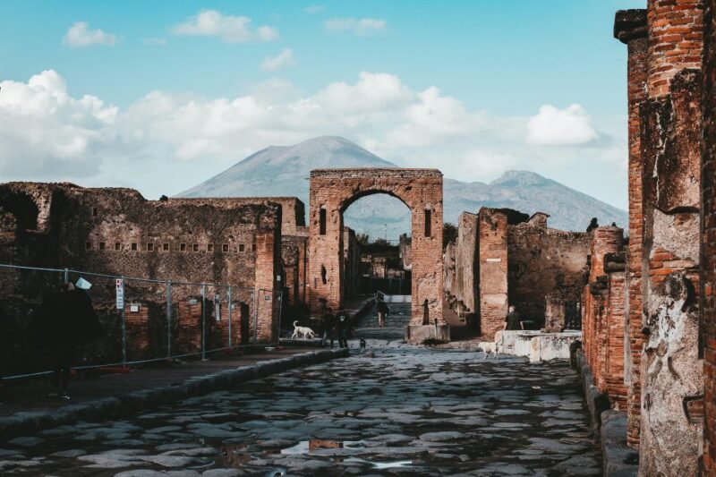 Pompeii & Cooking Class W/A Mama - Key Points