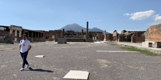 Pompeii Early Entry Tour With Your Archaeologist - Group Size and Language