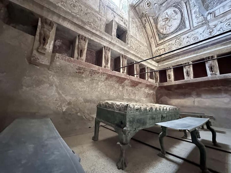 Pompeii: Exclusive Tour With Archaeologist and Entry Tickets - Benefits of a Small Group Experience