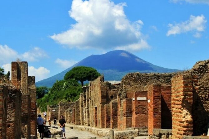 Pompeii, Food and Wine - Navigating the Tour Logistics