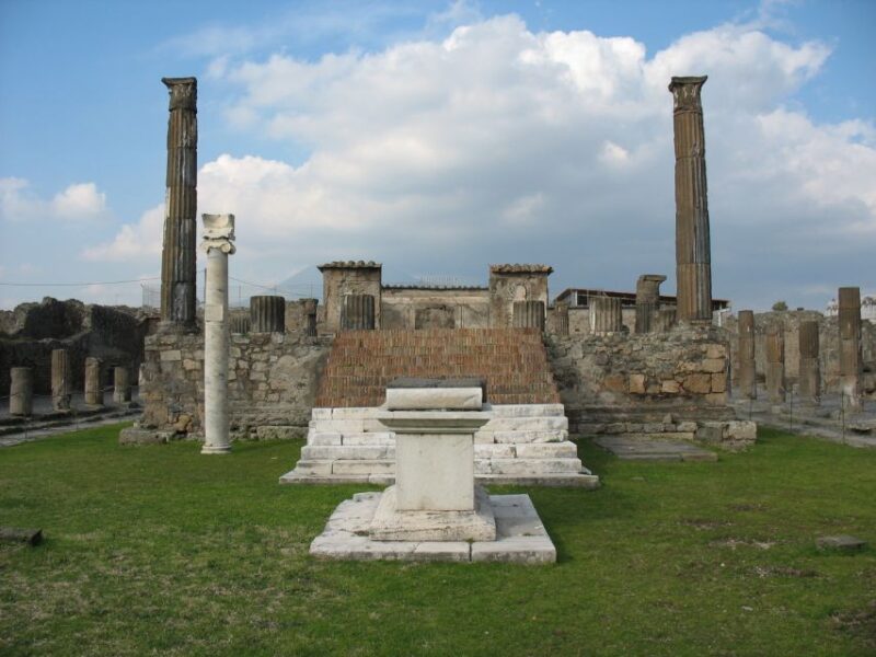 Pompeii: Group Tour With an Archeologist Guide - Guide Information