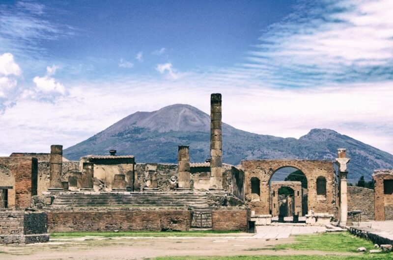 Pompeii: Guided Tour and Lunch - Key Points