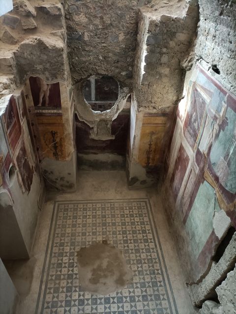 Pompeii Guided Tour & Visit at Paestum Site - Pickup and Drop-off