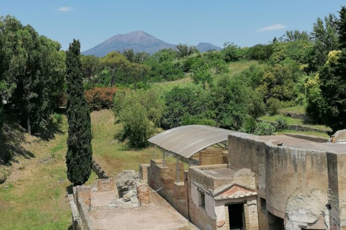 Pompeii: Guided Tour With Archaeologist With Max. 12 People - Group Size