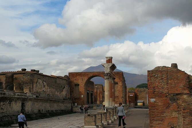 Pompeii Guided Walking Tour With Included Entrance at Pompeii Ruins - Practical Tips for Visitors