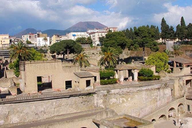 Pompeii & Herculaneum Day Trip From Naples With Lunch - Group Size and Guide