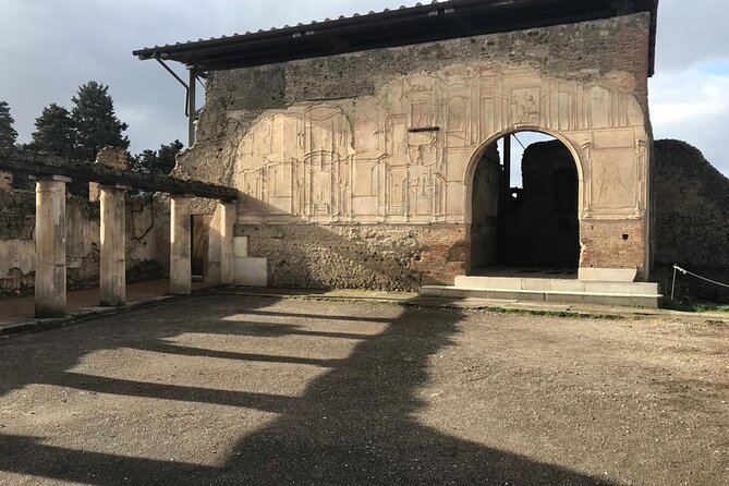 Pompeii - Private Tour (Skip-The-Line Admission Included) - Exploring Public Buildings