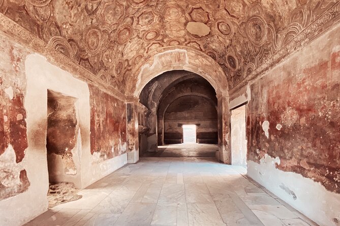 Pompeii Private Tour With an Archaeologist and Skip the Line - 3 Hours - Exploring the Ruins
