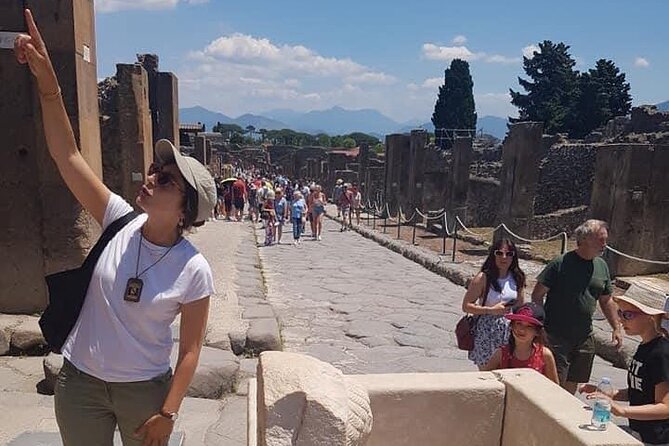 Pompeii Private Tour With Expert Local Guide - Exploring Ancient Roman Architecture