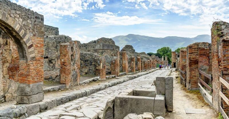 Pompeii: Ruins Private Tour With Skip-The-Line Entry - Historical Significance