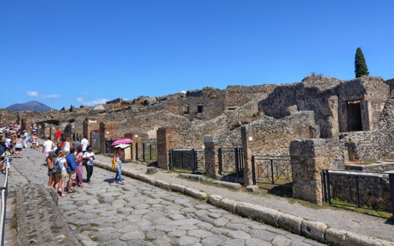 Pompeii: Small Group Guided Tour and Skip-the-Line Ticket - Key Points