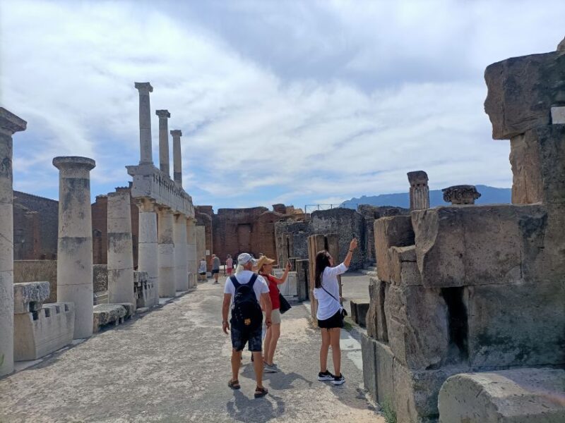 Pompeii: Small-Group Guided Tour With Skip-The-Line Entry - Key Points