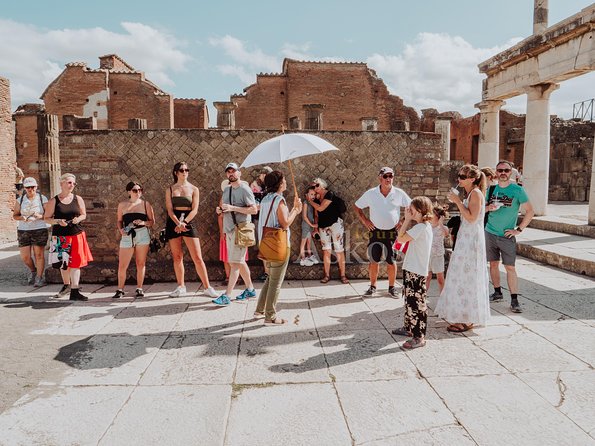 Pompeii Small Group Tour With an Archaeologist - Itinerary and Key Sites