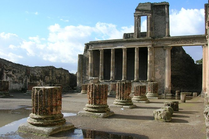 Pompeii Small Group Tour With an Archaeologist - Accessibility and Fitness Requirements