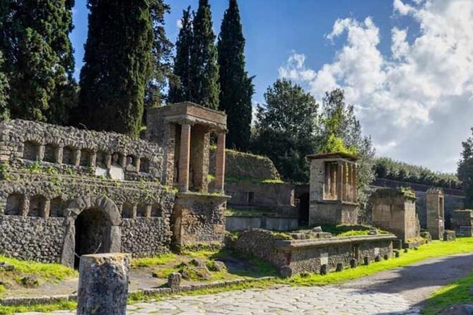 Pompeii Small Group Tour With Entry Tickets and Expert Guide - Historical and Cultural Significance