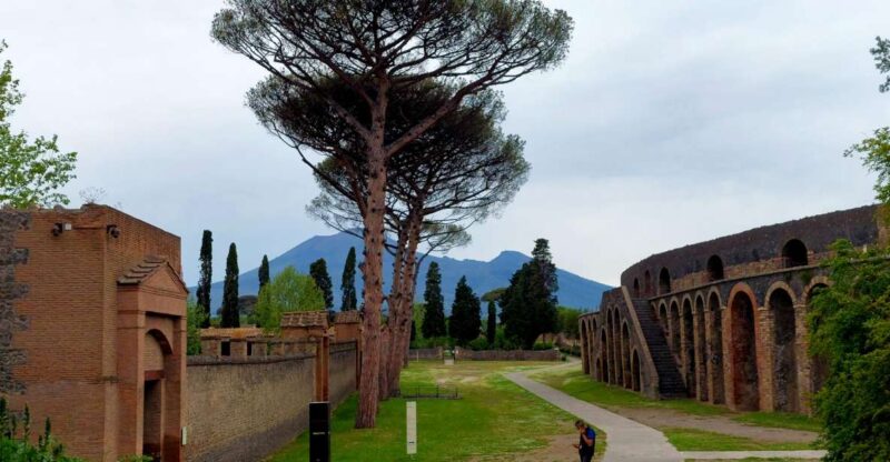 Pompeii: the Best Spot for Your Personal Card in Pompeii - Discover House of the Faun