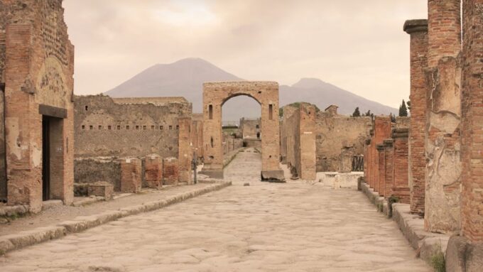 Pompeii: The Daily Life of Ancient Pompeii Private Tour - Meeting Point and Languages Offered
