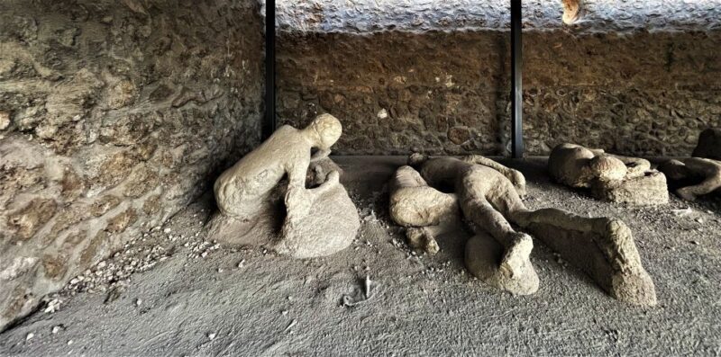 Pompeii : Theaters and the Garden of Fugitives - Discovering Pompeiis Theaters