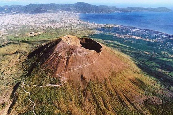 Pompeii & Vesuvius With Wine Tasting From the Coast - Climbing Mount Vesuvius