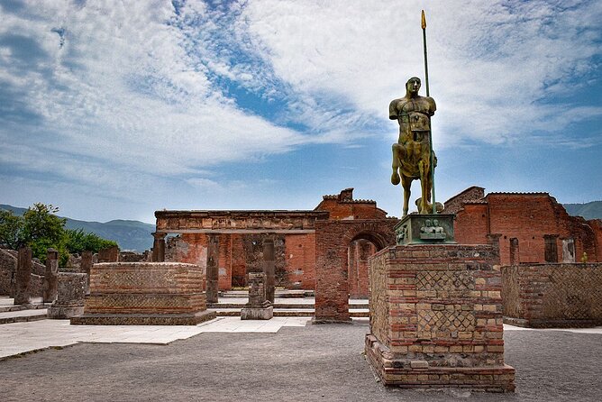 Pompeii Walking Tour: The Real History of the Ruins - Exploring the Ruins