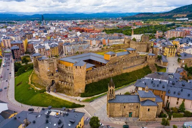 Ponferrada: Castle of the Templars Entry and Guided Tour - Tour Duration and Language