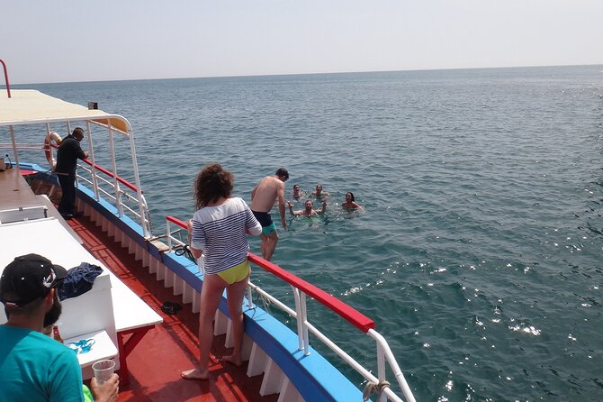 Ponta Da Piedade Coastal Cruise and Caves - 2h - Enjoying the Aquatic Adventure