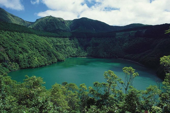 Ponta Delgada Sete Cidades Green & Blue Lakes - Small Group Tour - Vibrant Pineapple Greenhouses