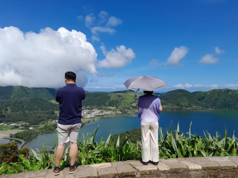 Ponta Delgada: Shore Excursion Sete Cidades & Furnas Volcano - Discovering Pineapple Plantation