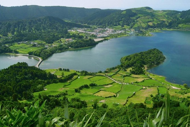 Ponta Delgada: SHORE EXCURSION to Sete Cidades Green & Blue Lakes - Picturesque Sete Cidades