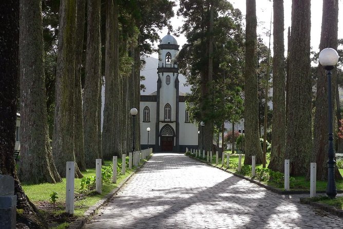 Ponta Delgada: SHORE EXCURSION to Sete Cidades Green & Blue Lakes - Guided Tour Highlights