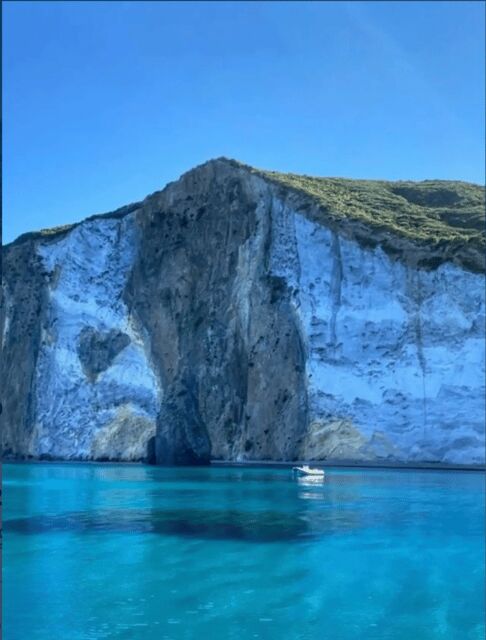 Ponza/Palmarola Boat Tour With Lunch on Board - Boat and Amenities