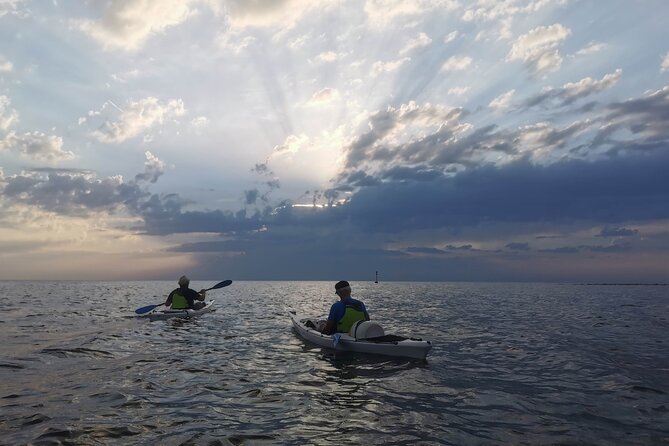 Poreč Sunset Sea Kayaking Tour - Indulging in Snacks and Beverages