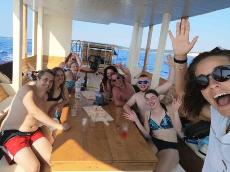 Port Bunarina: Private Boat Trip With Optional Lunch - Inclusions and Amenities