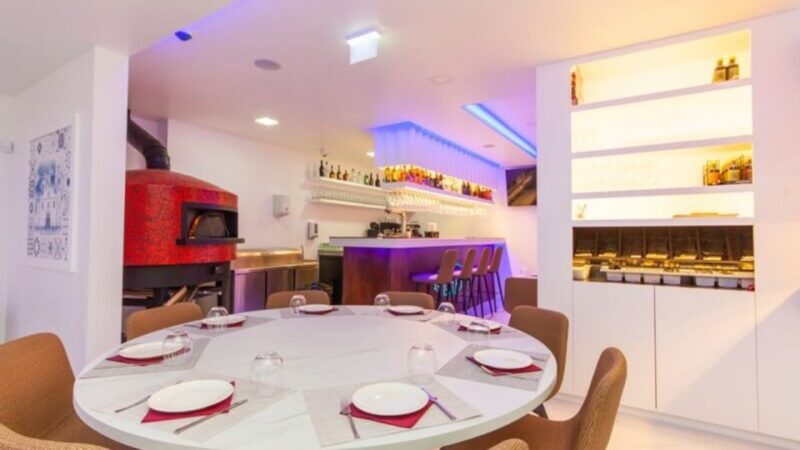 Portimão: Arabian Night Dance Show With Tapas and Wine - Experience Highlights