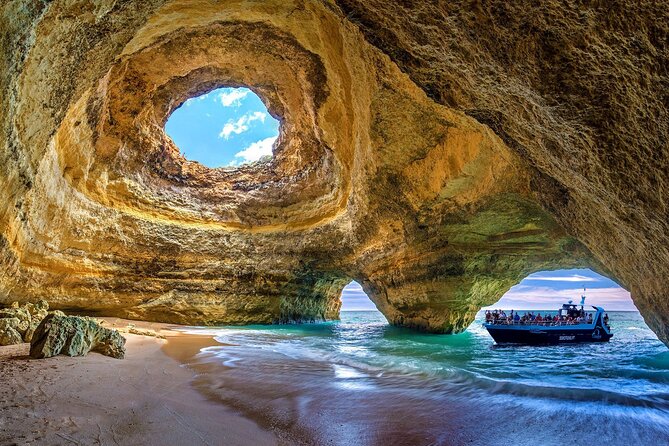 Portimão: Embark on Nature•Benagil and Dolphins•Biologist on Board - Key Points
